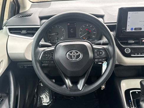 Used 2025 Toyota Corolla LE FWD image 12