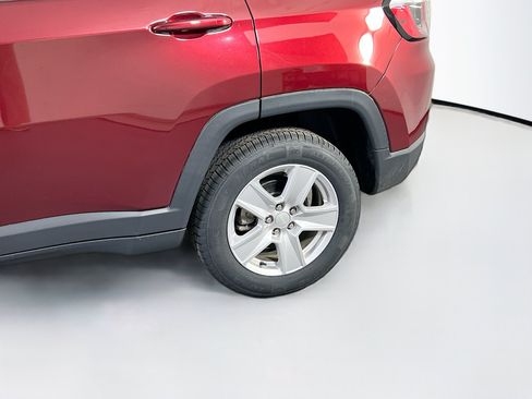 Used 2022 Jeep Compass Latitude w/ Sun and Sound Group AWD/4WD image 28