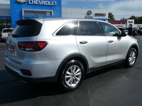 Used 2019 Kia Sorento FWD V6 image 5
