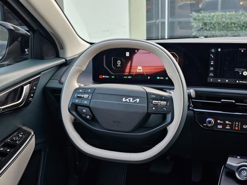 Used 2025 Kia EV6 Wind image 19