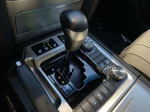 Used 2020 Toyota Land Cruiser Heritage Edition image 44