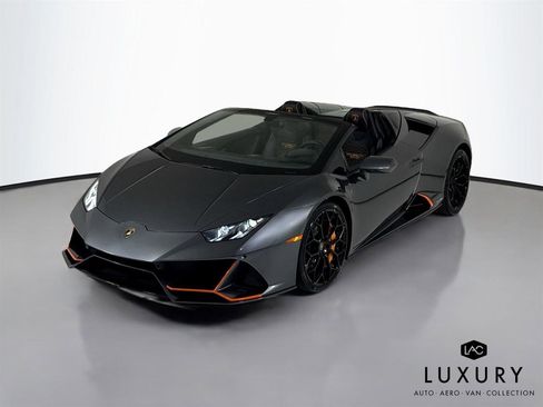 Used 2020 Lamborghini Huracan EVO image 2