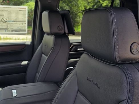 New 2026 GMC Yukon Denali w/ Denali Reserve Package AWD/4WD image 16
