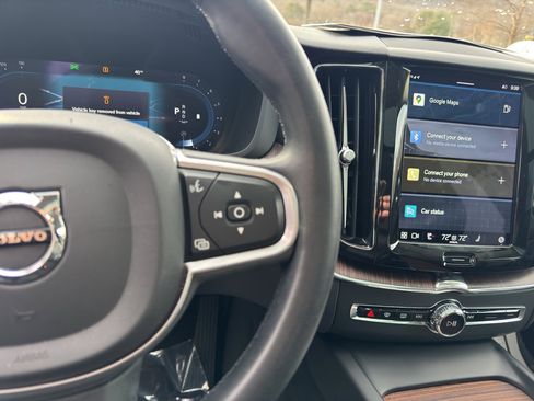 Certified 2022 Volvo XC60 B5 Momentum w/ Climate Package image 21