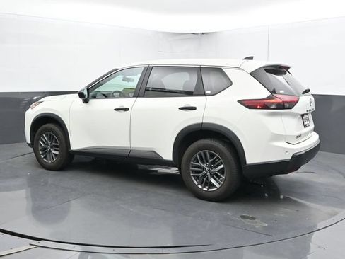 Used 2024 Nissan Rogue S FWD image 9