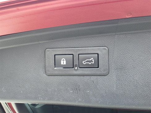 Used 2025 Subaru Outback Premium image 14