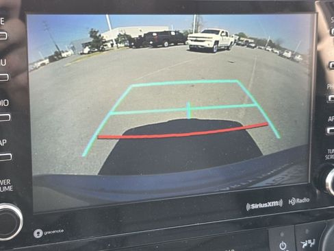 Used 2020 Toyota Highlander XLE image 19