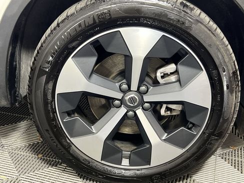 Certified 2025 Volvo XC40 B5 Plus image 17