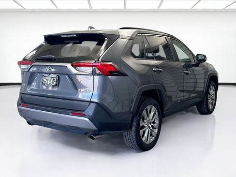 Used 2019 Toyota RAV4 Limited image 4