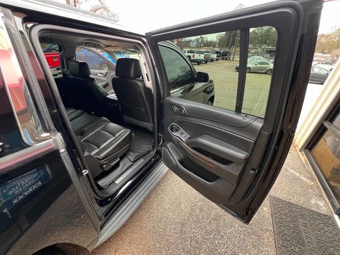 Used 2016 Chevrolet Suburban LT image 17