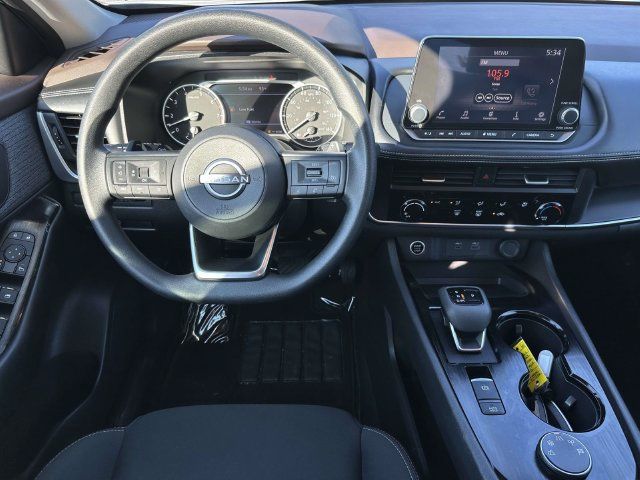 Used 2023 Nissan Rogue S AWD/4WD image 2