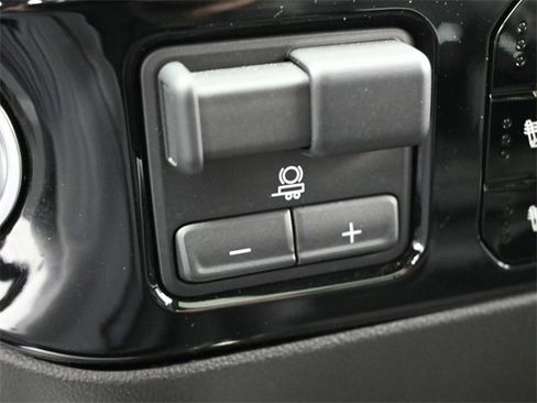 Used 2024 Chevrolet Silverado 2500 ZR2 w/ Technology Package image 30