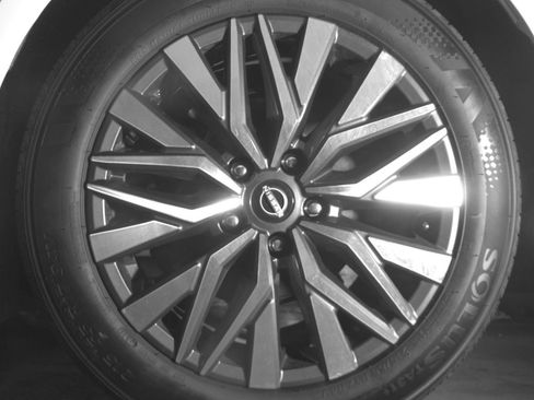 Used 2025 Nissan Altima 2.5 SV FWD image 17