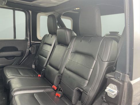 Used 2021 Jeep Wrangler Unlimited Sahara AWD/4WD image 12