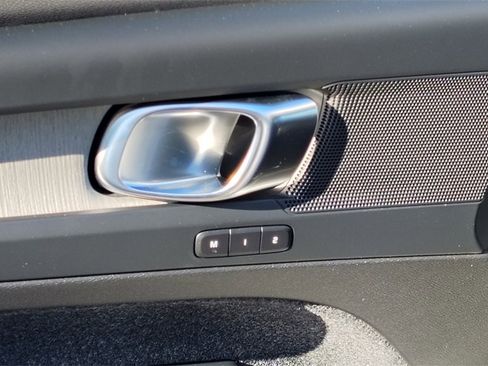 New 2026 Volvo XC40 B5 Core w/ Climate Package image 9