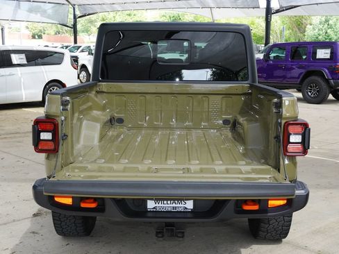 Used 2025 Jeep Gladiator Mojave w/ Convenience Group AWD/4WD image 27