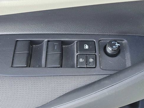 Used 2021 Toyota Corolla LE FWD image 22