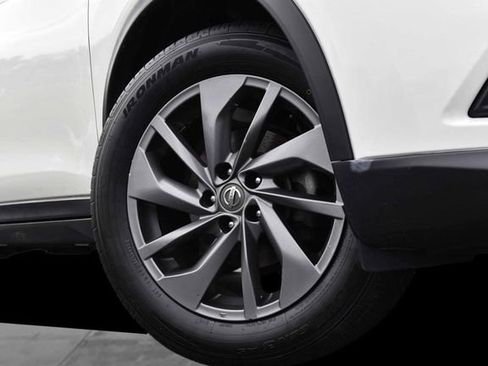 Used 2016 Nissan Rogue SL w/ SL Premium Package FWD image 3