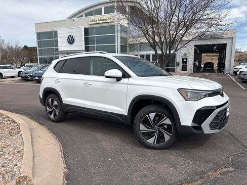 New 2026 Volkswagen Taos SE image 1