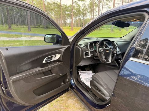 Used 2017 Chevrolet Equinox LT w/ Convenience Package FWD image 11