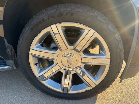 Used 2018 Cadillac Escalade Luxury image 9