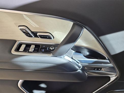 New 2026 Land Rover Range Rover SV image 10