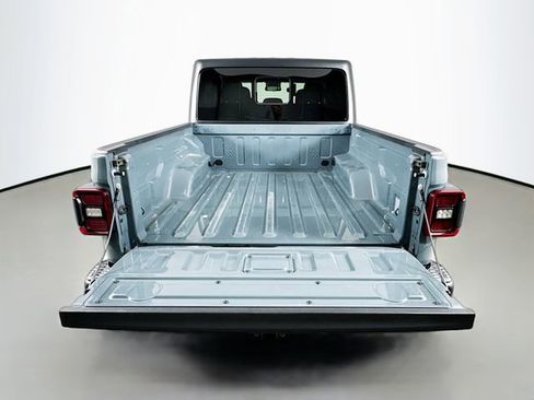 Used 2024 Jeep Gladiator Rubicon w/ Convenience Group AWD/4WD image 29
