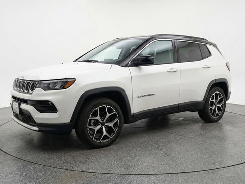 Used 2025 Jeep Compass Limited image 3