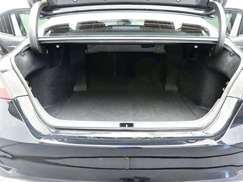 Used 2019 Toyota Camry LE image 11