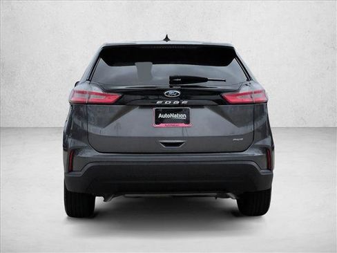 Certified 2024 Ford Edge SE image 7