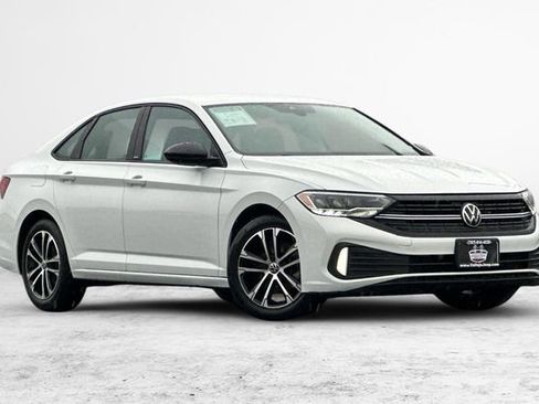 Used 2023 Volkswagen Jetta Sport image 2