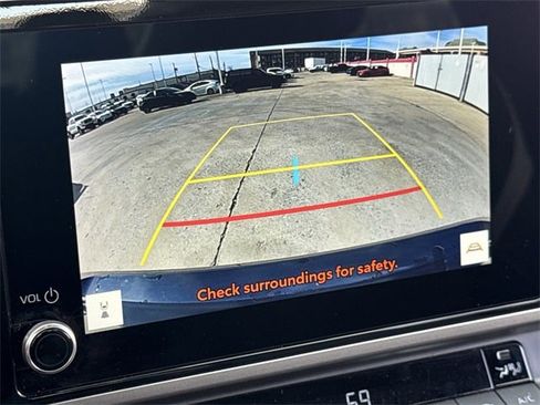 Used 2025 Toyota Camry SE image 18