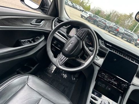 Used 2023 Jeep Grand Cherokee L Limited w/ Black Appearance Package AWD/4WD image 22