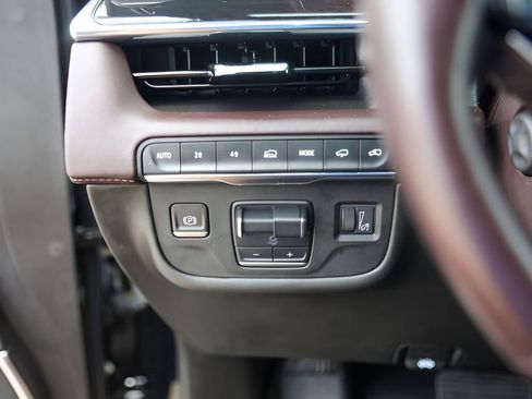 Used 2022 Cadillac Escalade Sport Platinum w/ LPO, ONYX Package AWD/4WD image 15