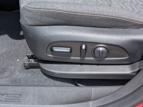Used 2024 Chevrolet Equinox LT FWD image 22