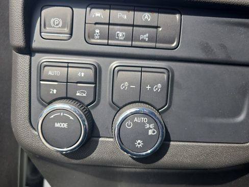 Used 2025 Chevrolet Tahoe LT AWD/4WD image 27