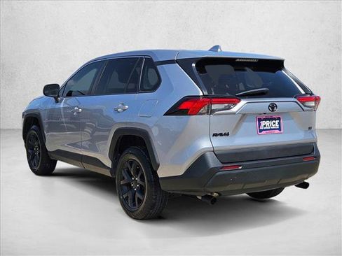 Used 2022 Toyota RAV4 LE FWD image 8