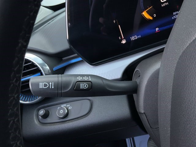 Used 2025 Chevrolet Trax LT w/ LT Convenience Package FWD image 30