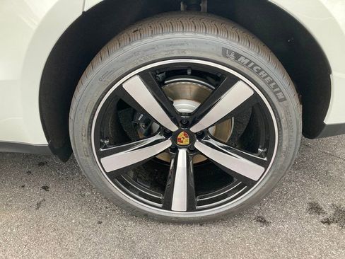 Used 2025 Porsche Macan image 9