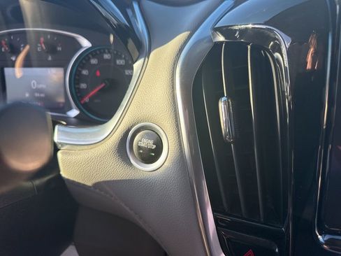 Used 2020 Chevrolet Traverse LT image 23