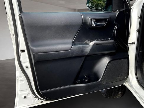 Used 2022 Toyota Tacoma TRD Off-Road image 20