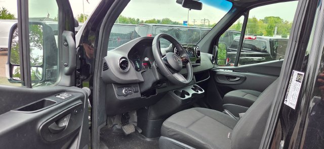 Used 2025 Mercedes-Benz Sprinter 2500 image 13