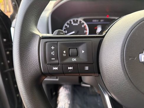 Used 2022 Nissan Rogue SV image 21