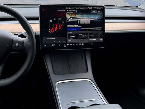 Used 2024 Tesla Model Y Long Range AWD/4WD image 9