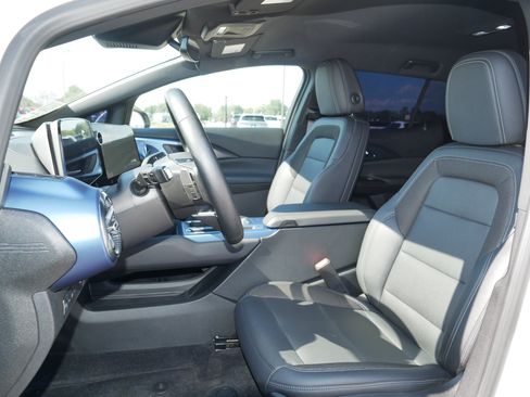 Used 2024 Chevrolet Equinox EV LT AWD/4WD image 33