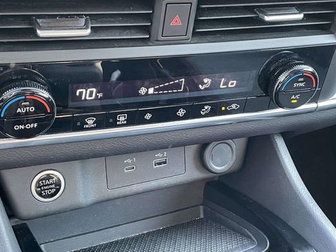 Used 2023 Nissan Rogue SV image 27