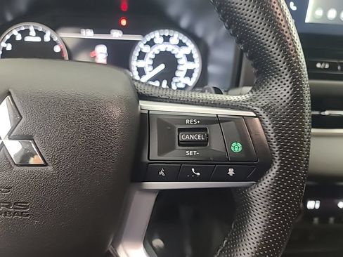 Used 2025 Mitsubishi Outlander SE AWD/4WD image 30