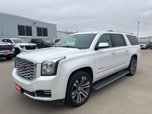 Used 2020 GMC Yukon XL Denali w/ Denali Premium Package image 1