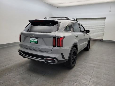 Used 2022 Kia Sorento EX w/ Panoramic Sunroof Package FWD image 9