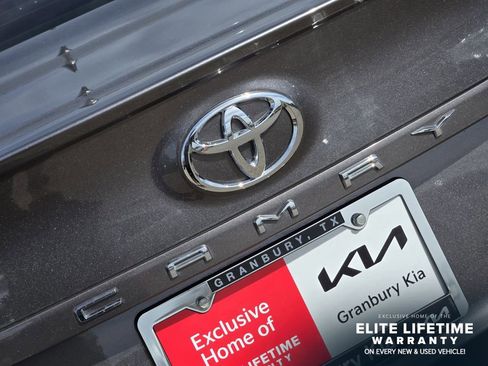 Used 2024 Toyota Camry XLE FWD image 9